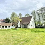 Semesterbostad Sunny - *